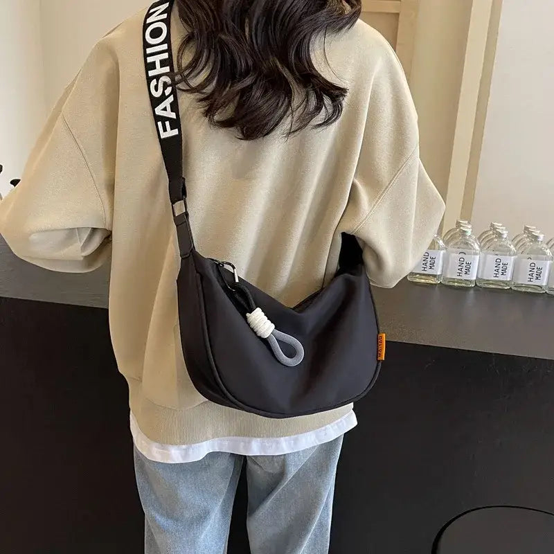 2026 New Fashion Crossbody Bag Simple Wide Shoulder Strap Design Single Shoulder Bag Original Style Commuting Dumpling