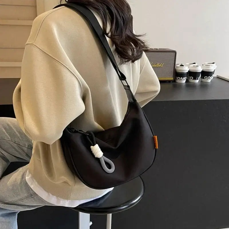 2026 New Fashion Crossbody Bag Simple Wide Shoulder Strap Design Single Shoulder Bag Original Style Commuting Dumpling