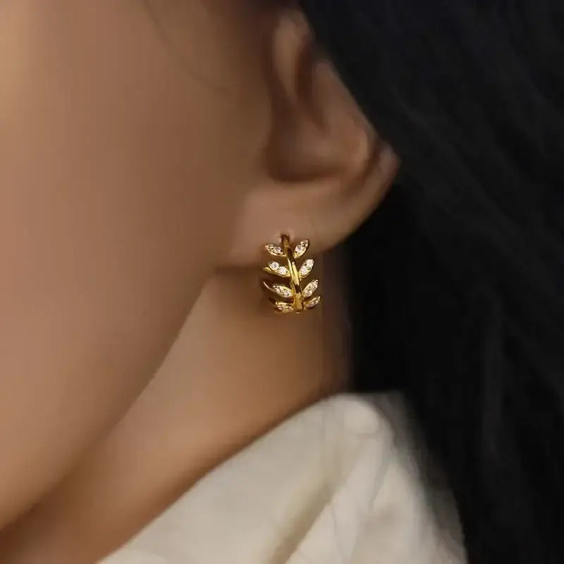 8.5mm Pave Zircon Olive Leaves Huggies Middle Hoop Loops Round Ring Piercing Crystal CZ Women Jewelry Pendientes