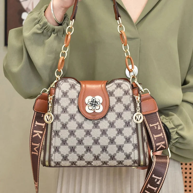 vintage letter printed shoulder bag, fashionable and versatile crossbody bag, suitable for work and daily use