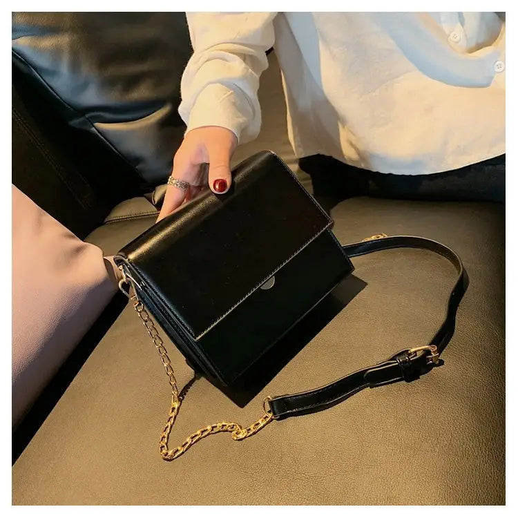 Chic Women’s Chain Shoulder Bag - Stylish and Versatile - black