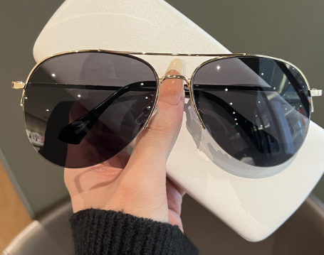 R&z - Sunglasses with Semi-Framed Edge Design