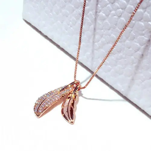Fashionable Korean Style Leaf Pendant Choker Necklace - Gold