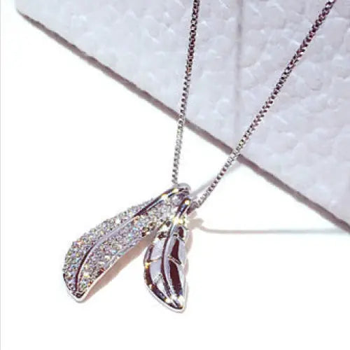 Fashionable Korean Style Leaf Pendant Choker Necklace - Silver