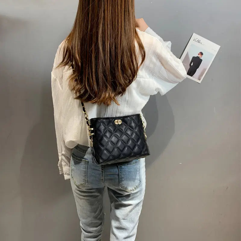 Fashionable Women’s Shoulder Chain Bag for Summer 2020
