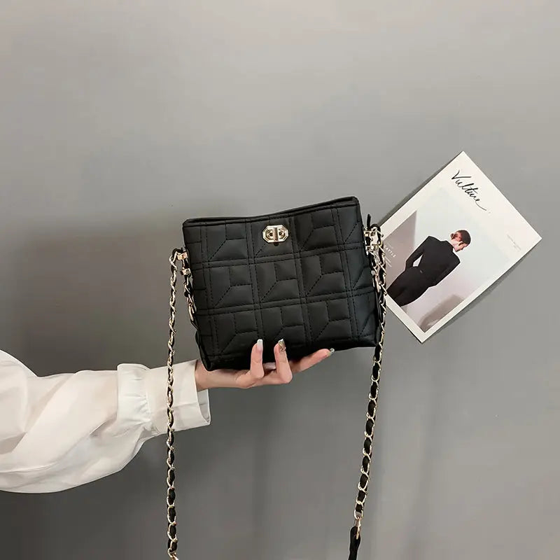 Fashionable Women’s Shoulder Chain Bag for Summer 2020