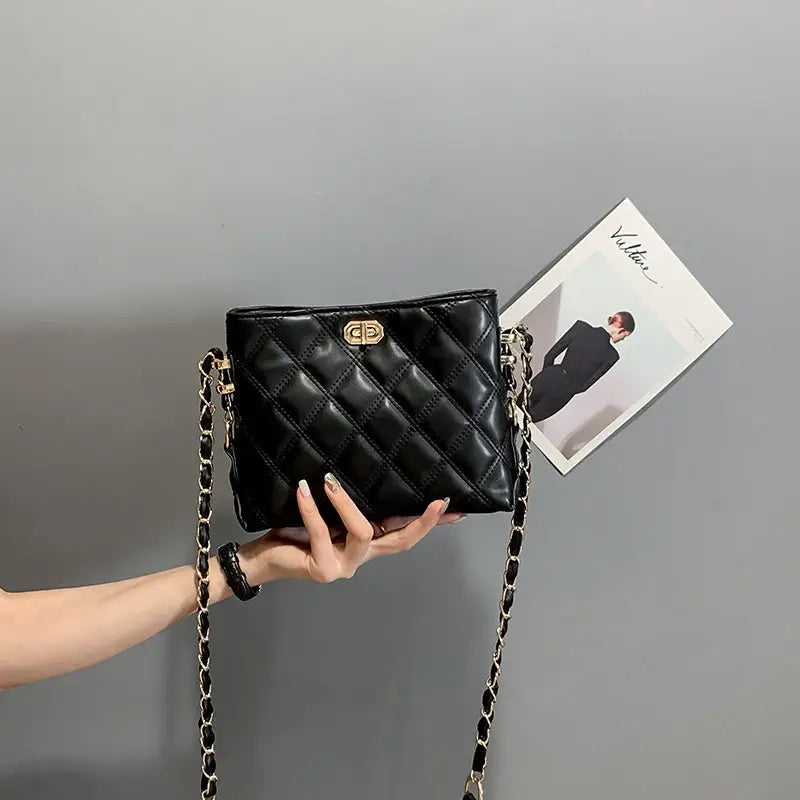 Fashionable Women’s Shoulder Chain Bag for Summer 2020 - Black