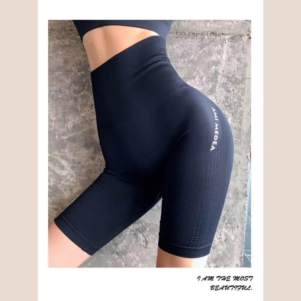 High Waist Peach Five-Point Yoga Pants - Black / L