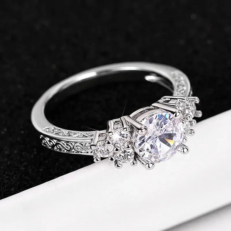 Huitan Trendy Women Wedding Rings with Brilliant Cubic Zirconia Crystal Temperament Female Accessories for Party