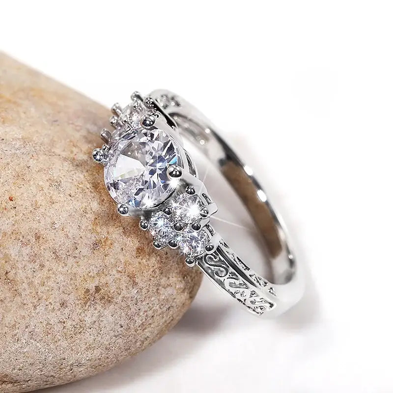 Huitan Trendy Women Wedding Rings with Brilliant Cubic Zirconia Crystal Temperament Female Accessories for Party