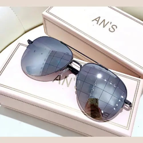 R&z - Sunglasses with Semi-Framed Edge Design
