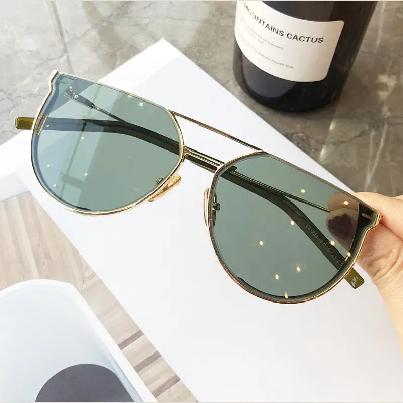 R&z - Sunglasses with Semi-Framed Edge Design - Olive green