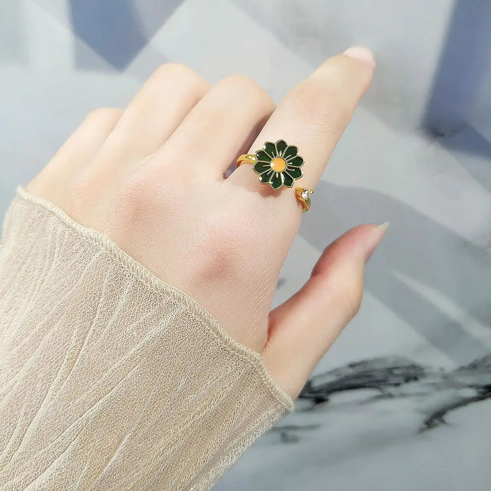 Rotatable Flower Ring for Women - Fashion Personality