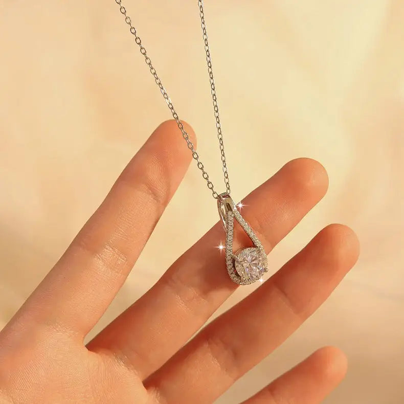 S925 Sterling Silver Necklace for Women - Moissanite one carat with certificate / 925 Silver