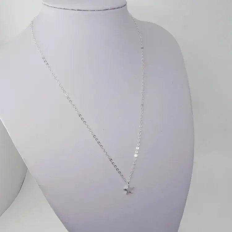Simple Fashion Ladies Short Clavicle Necklace Fashion Thick Gold And Silver Stars Pendant Temperament Necklace Birthday