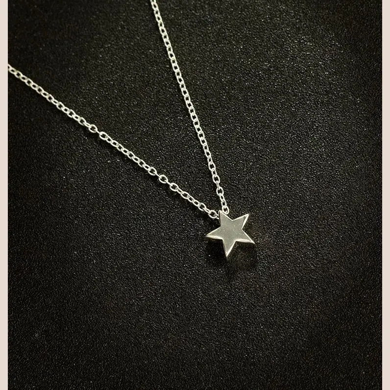 Simple Fashion Ladies Short Clavicle Necklace Fashion Thick Gold And Silver Stars Pendant Temperament Necklace Birthday
