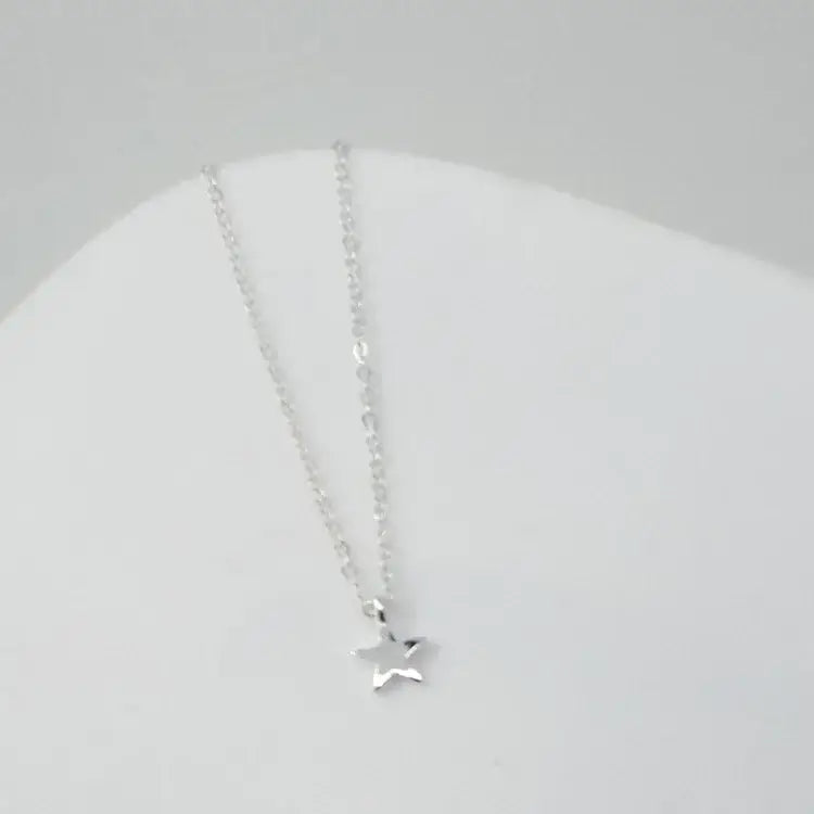 Simple Fashion Ladies Short Clavicle Necklace Fashion Thick Gold And Silver Stars Pendant Temperament Necklace Birthday