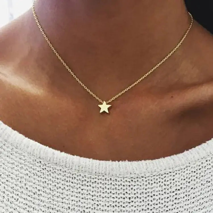 Simple Fashion Ladies Short Clavicle Necklace Fashion Thick Gold And Silver Stars Pendant Temperament Necklace Birthday