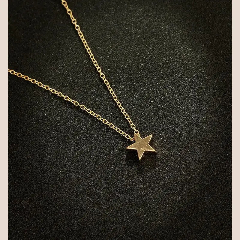 Simple Fashion Ladies Short Clavicle Necklace Fashion Thick Gold And Silver Stars Pendant Temperament Necklace Birthday