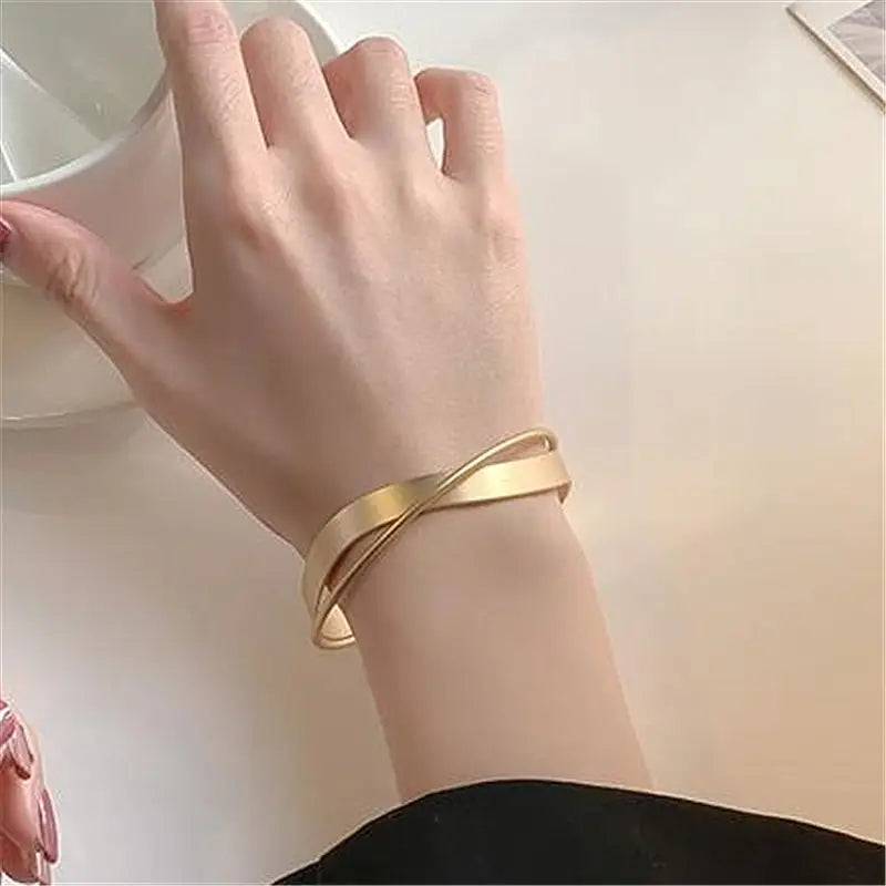 Simple Wave Cross Bracelet for Women’s Fashion - Gold Plated